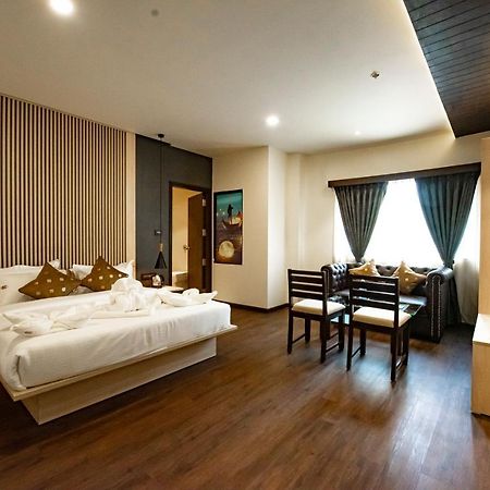The Royal Palace Hotel 400703 Navi Mumbai Zewnętrze zdjęcie