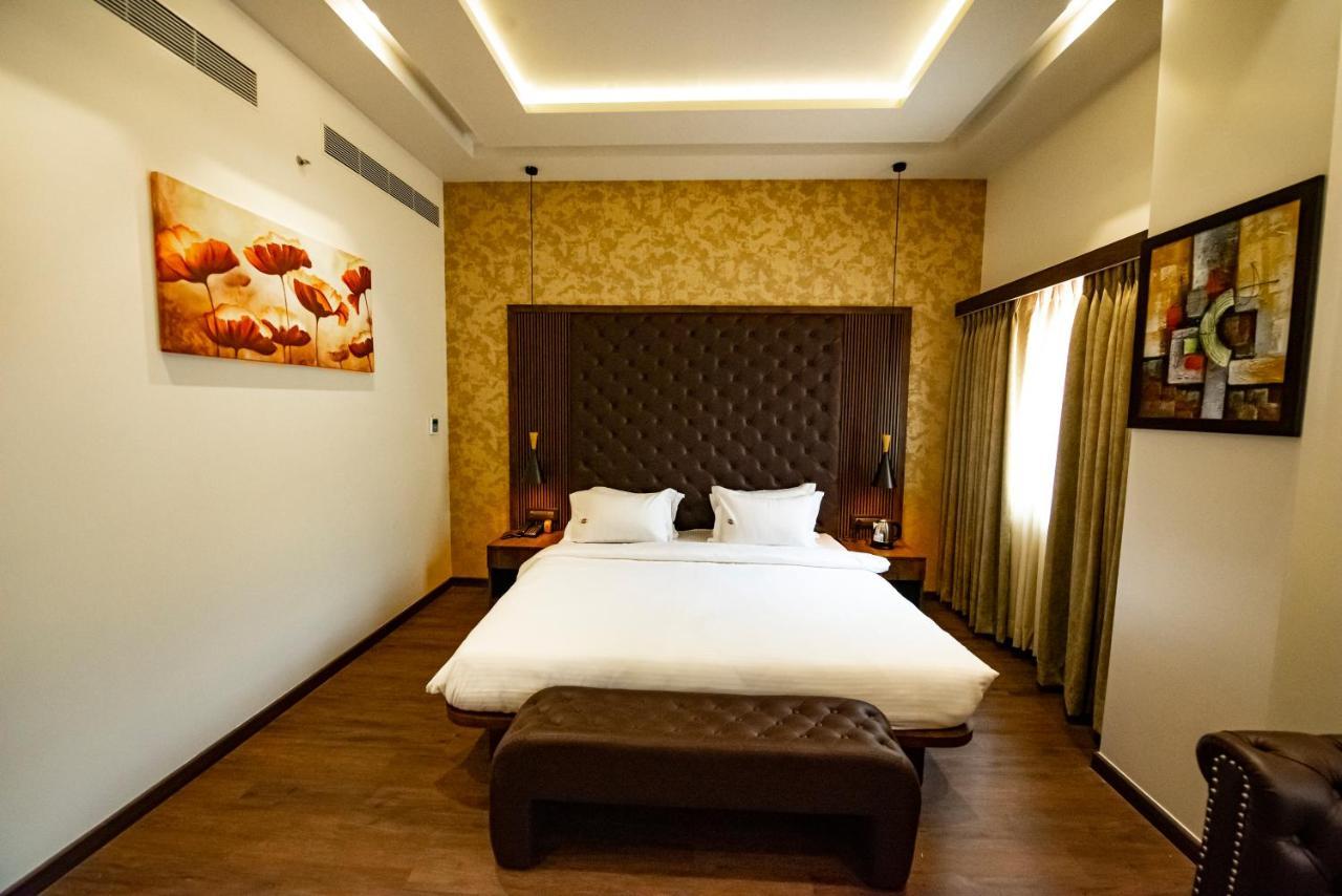 The Royal Palace Hotel 400703 Navi Mumbai Zewnętrze zdjęcie