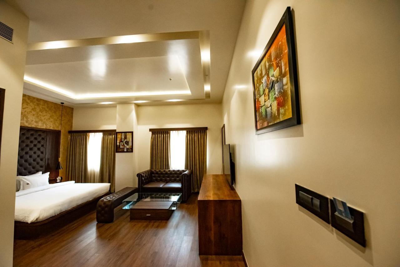 The Royal Palace Hotel 400703 Navi Mumbai Zewnętrze zdjęcie